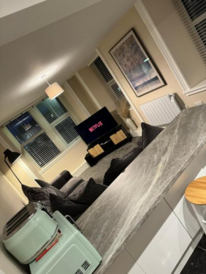 Central 2 bedroom apartment